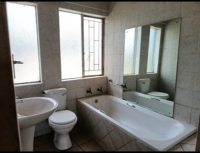 38 BEDROOM FLAT FOR SALE IN VANDERBIJLPARK CW 6